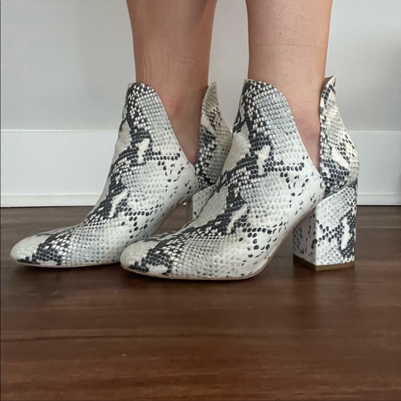 Steve Madden Snakeskin Bootie Size 10 - Picture 10 of 10